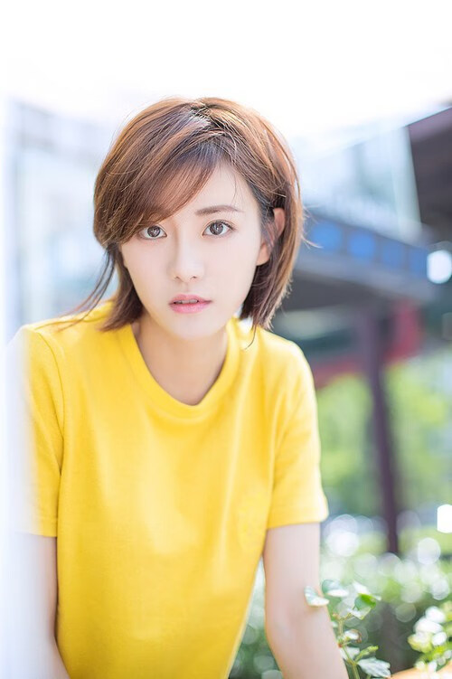 开云·体育官网-场上气氛火爆：观众席座无虚席，助威声震天！，场上观众是什么意思